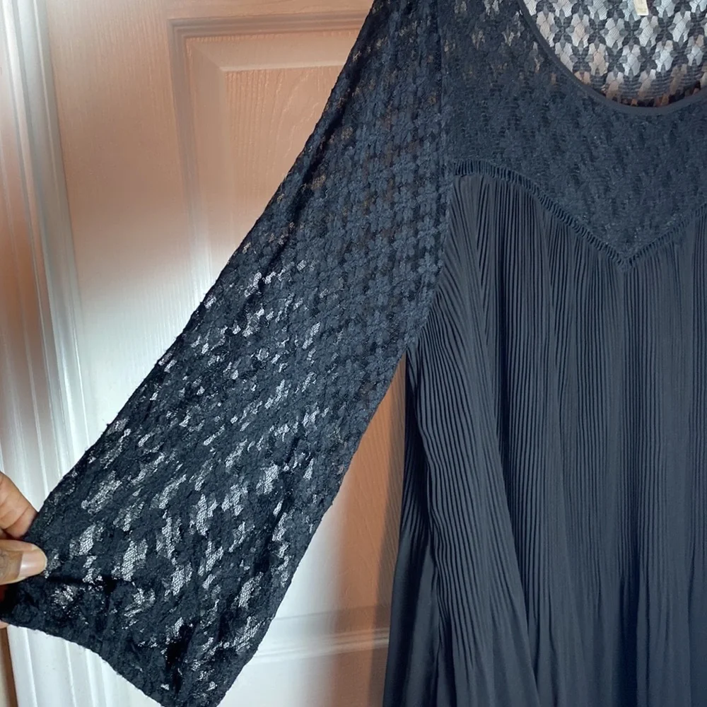 A Diva Lace Pleated Flowy Blouse Plus Size 2X 3/4 sleeve Black lined